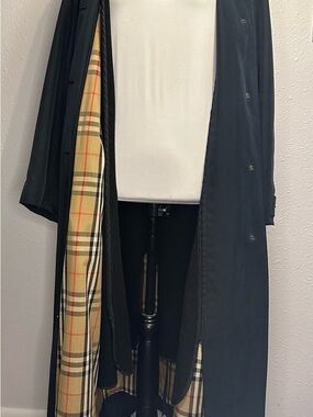 Burberry Black Trench Coat with Classic Check Lining